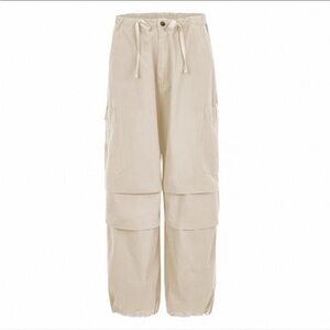 Woman 's Cream Cargo Pants